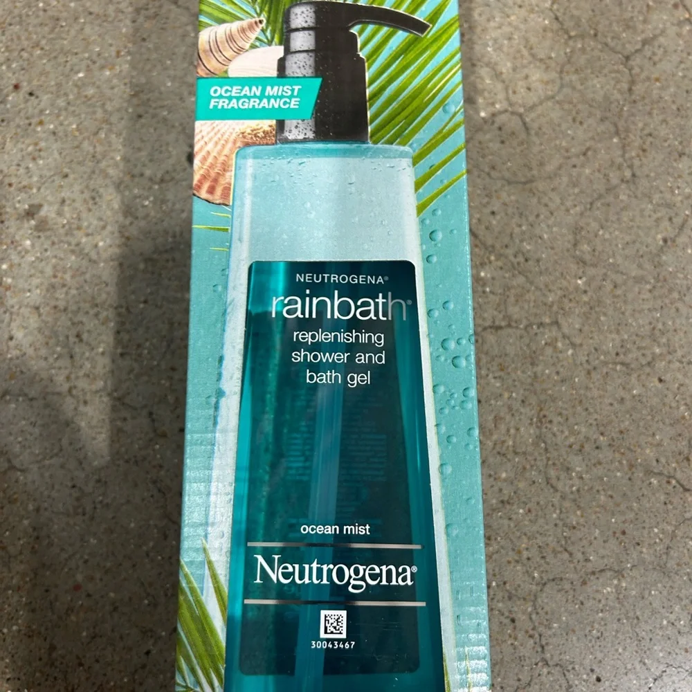 New 40 fl oz Neutrogena Rain Bath Shower & Bath Gel Ocean Mist